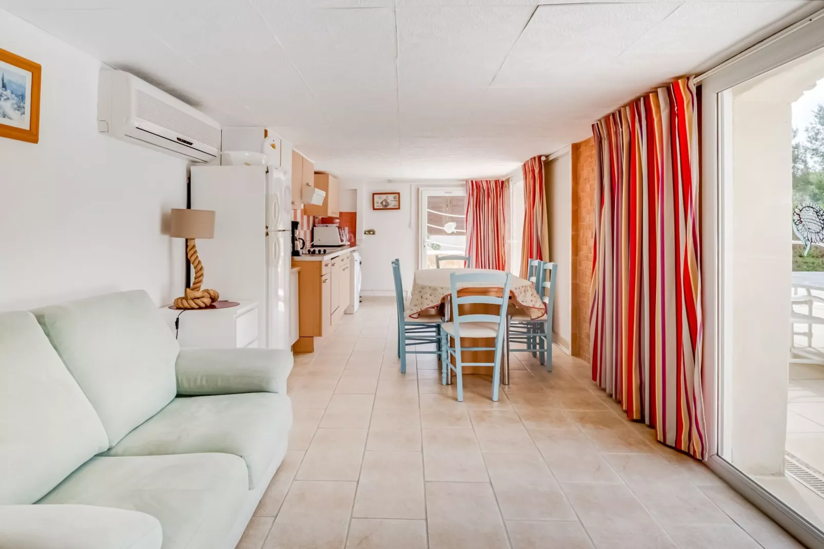 Maison avec piscine-Living room