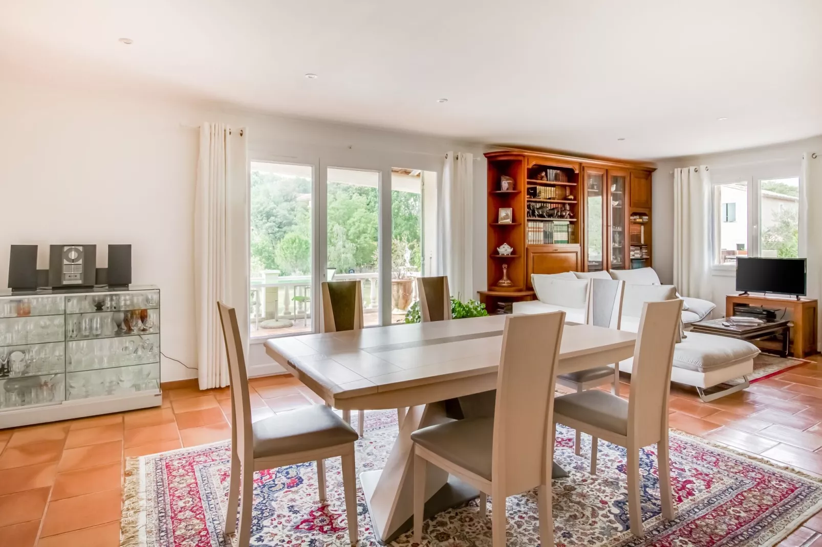 Maison avec piscine-Dining room