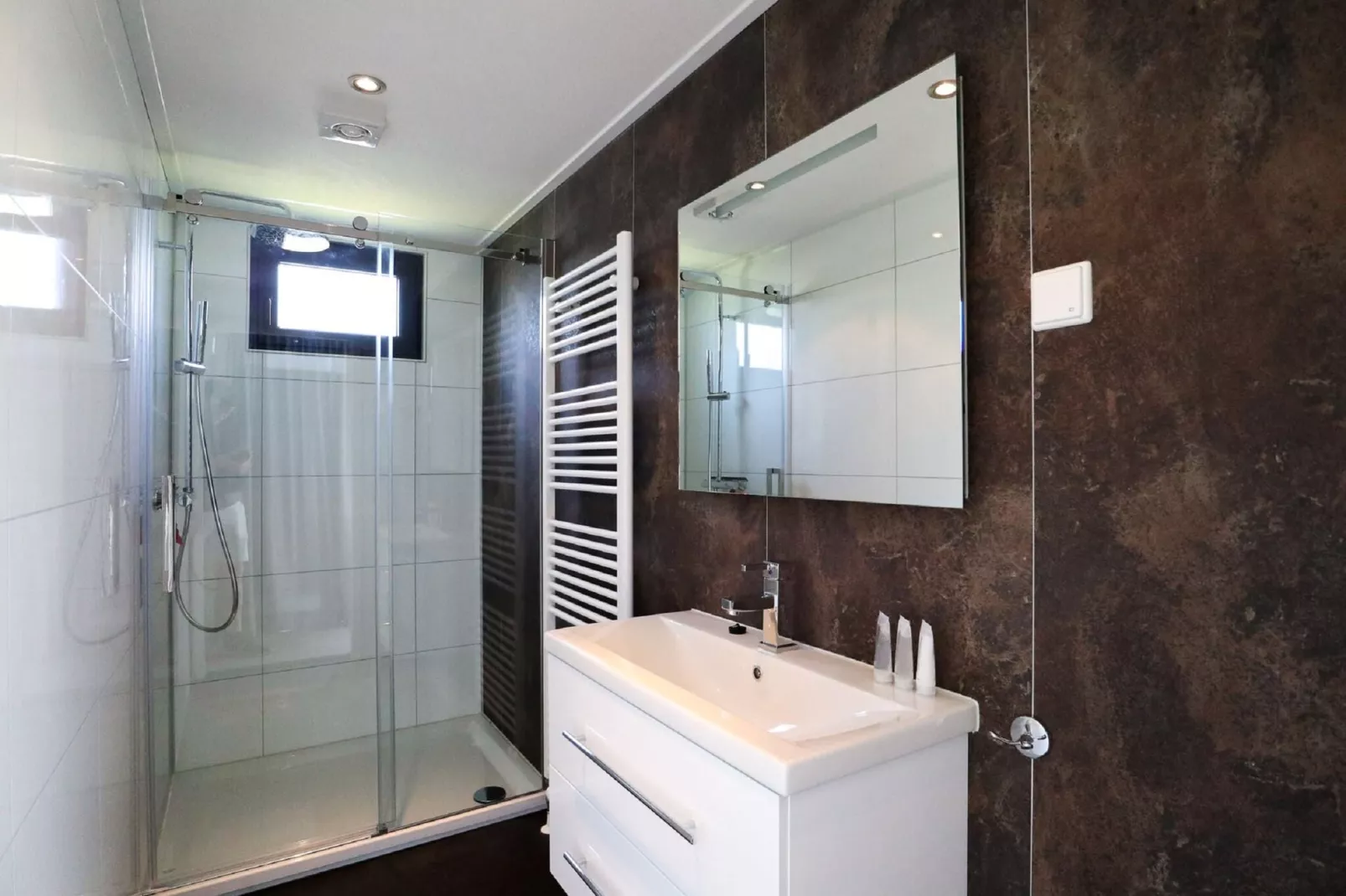 Resort Bad Meersee 2-Salle de bain