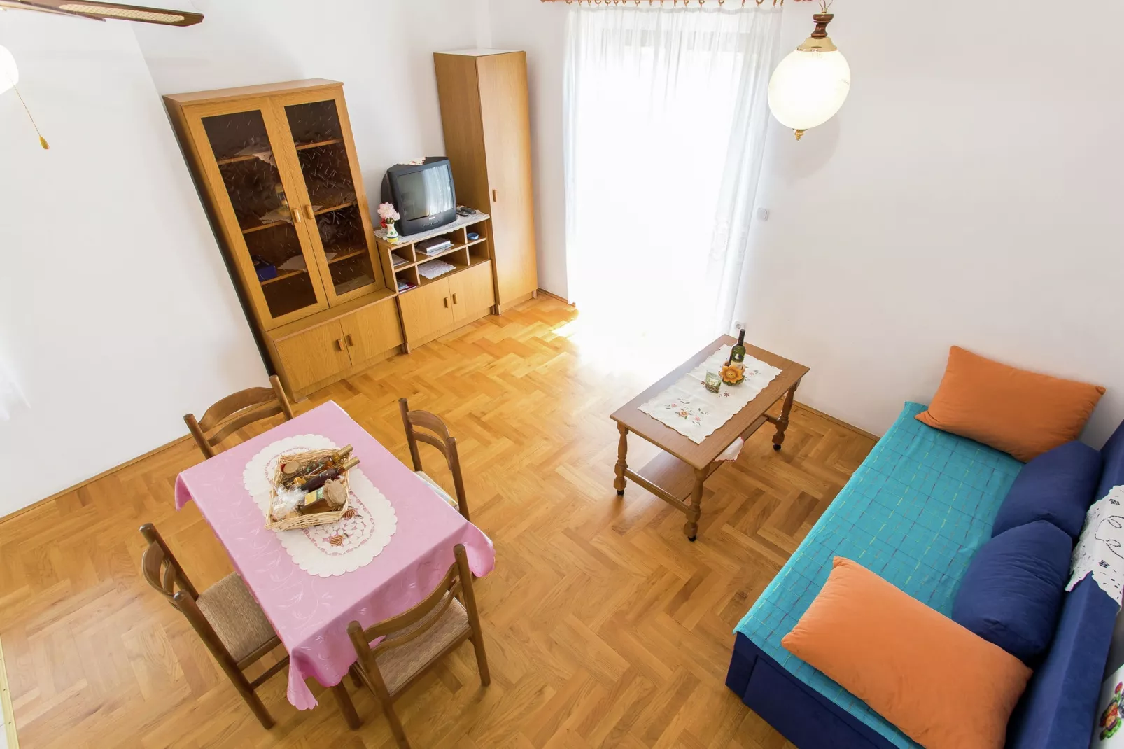 Cekovic-Living room