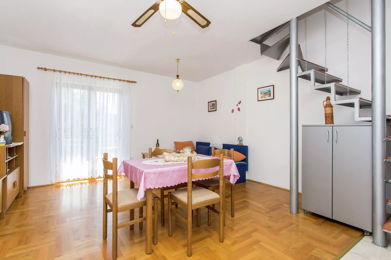 Cekovic-Living room