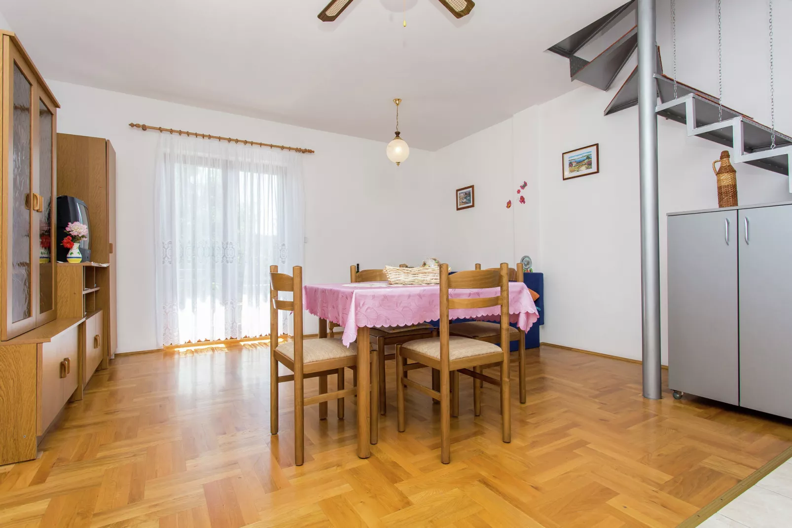 Cekovic-Dining room