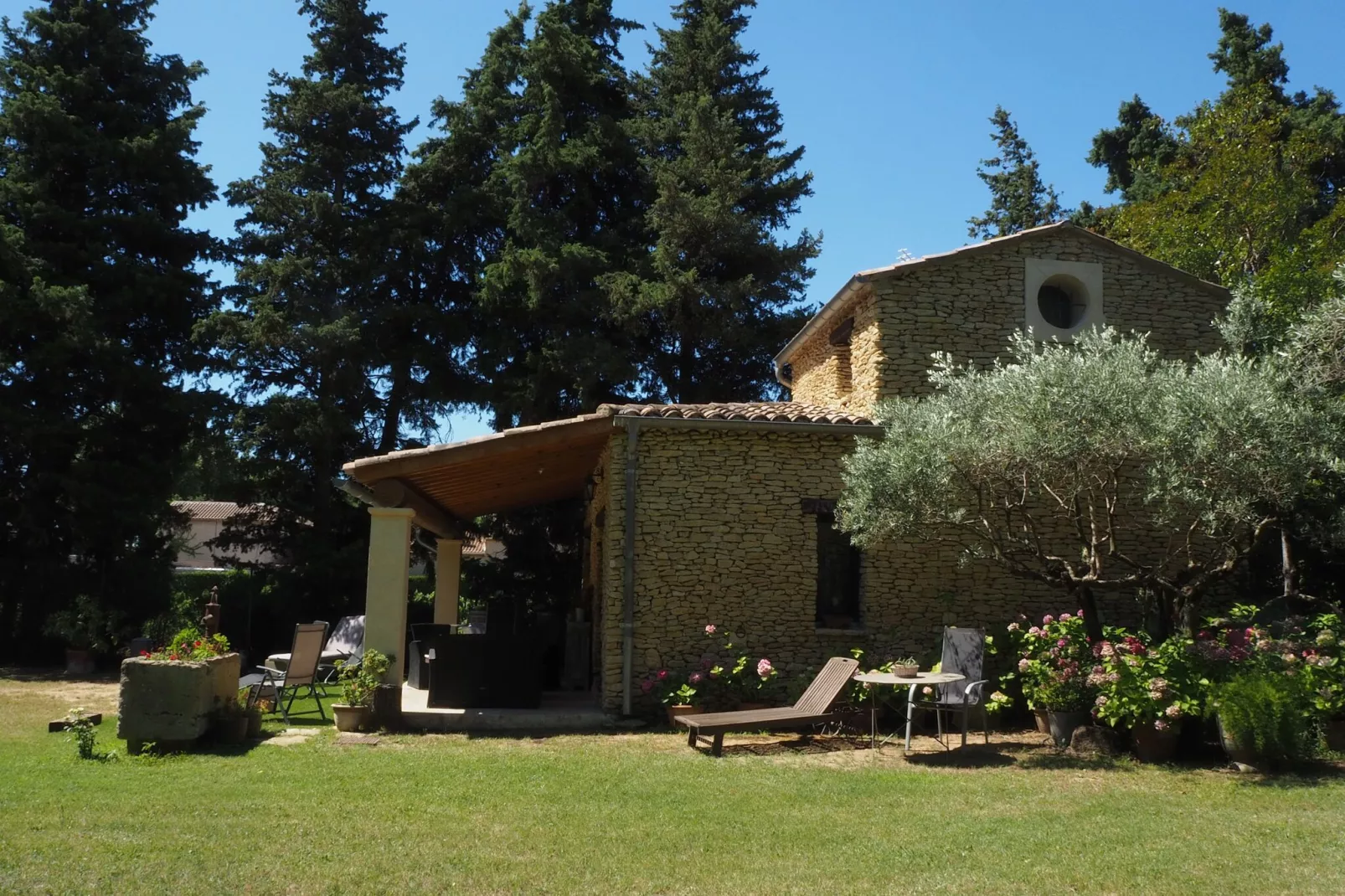 Ferienhaus in Bédarrides-Exterior summer