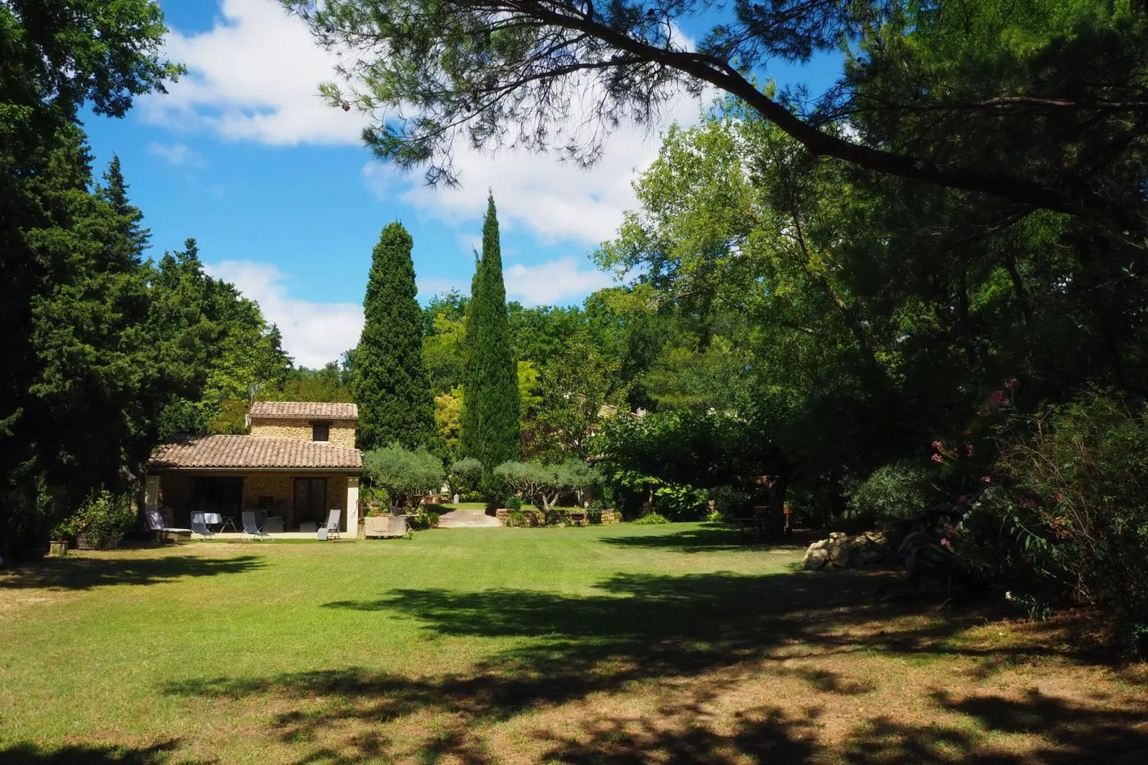 Ferienhaus in Bédarrides-Gardens summer