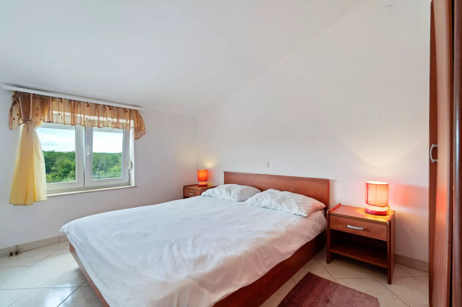 Apartment  6-Bedroom