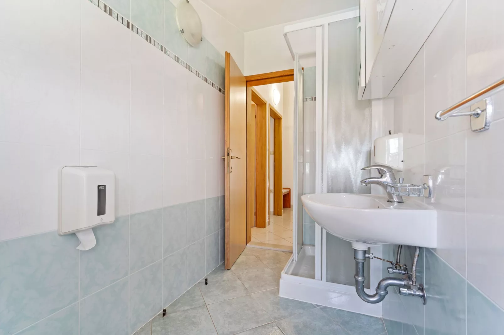 Apartment  6-Bathroom