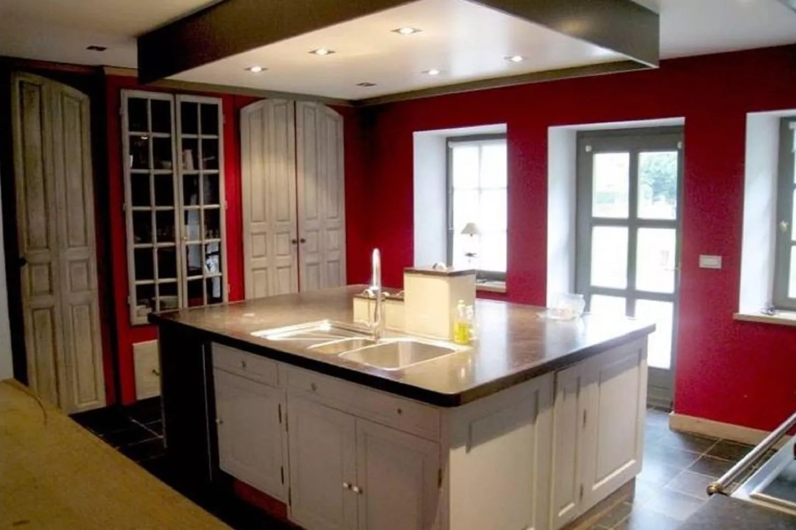 Au bord de l'eau-Kitchen