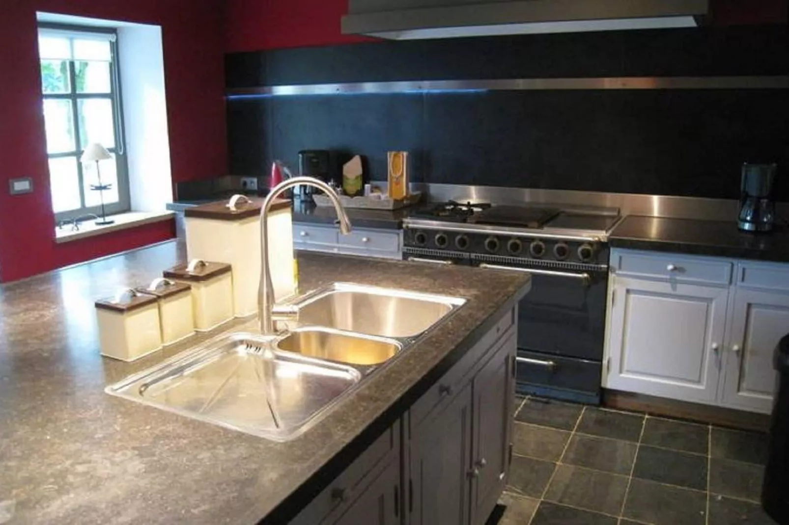 Au bord de l'eau-Kitchen