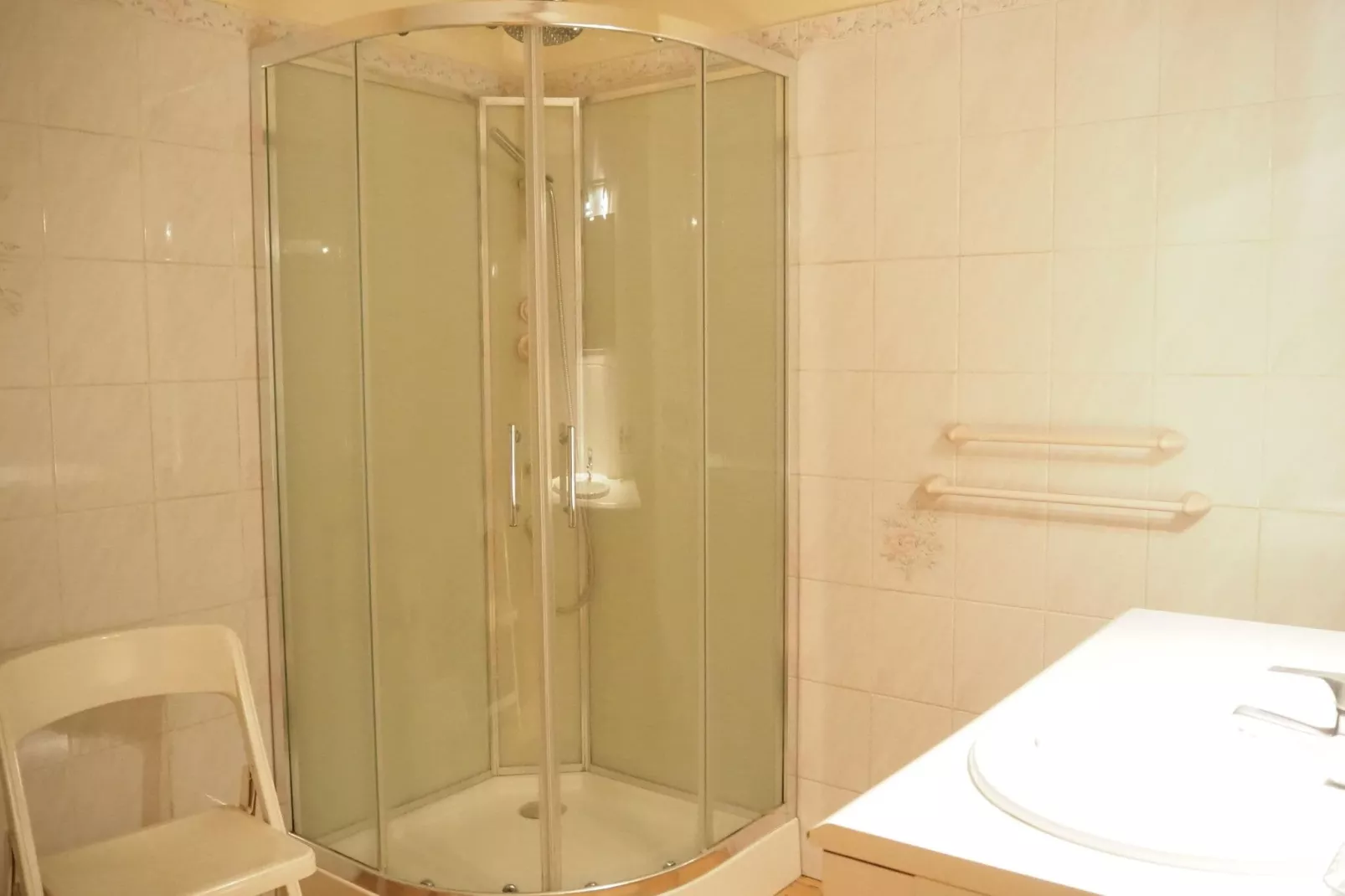 Reihenhaus in Monteux-Bathroom