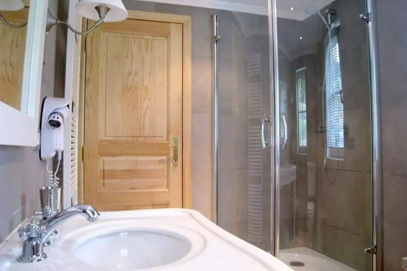 Au bord de l'eau-Bathroom