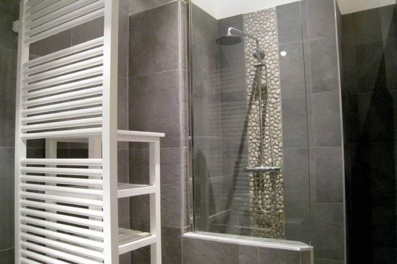 Au bord de l'eau-Bathroom