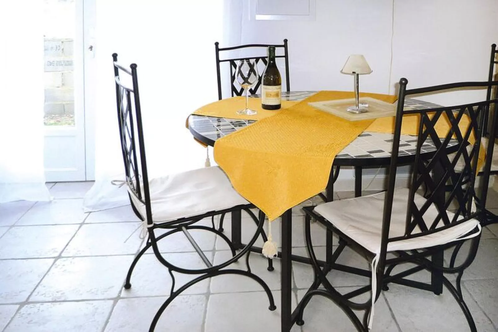 Ferienwohnung in Caderousse-Dining room