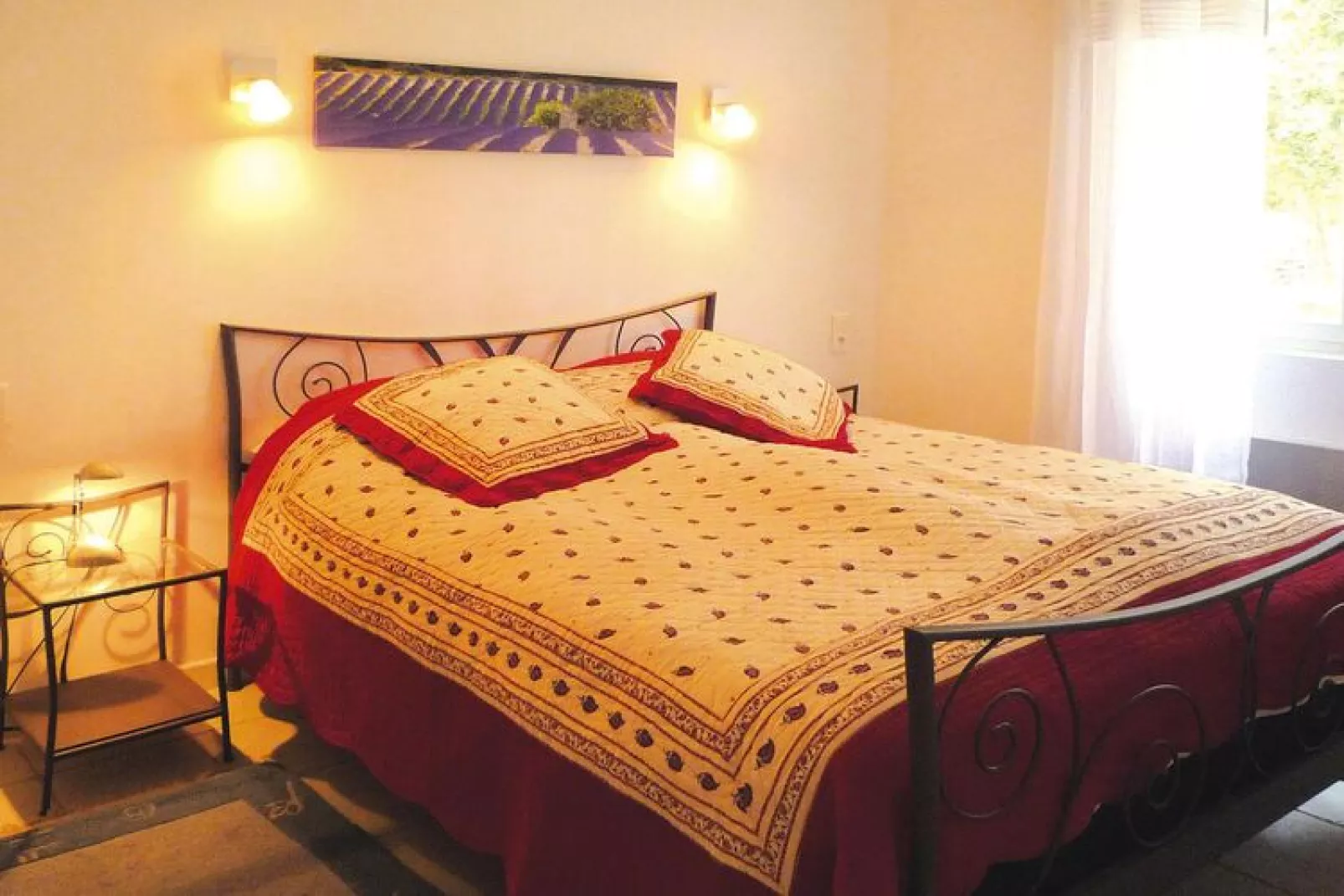 Ferienwohnung in Caderousse-Bedroom