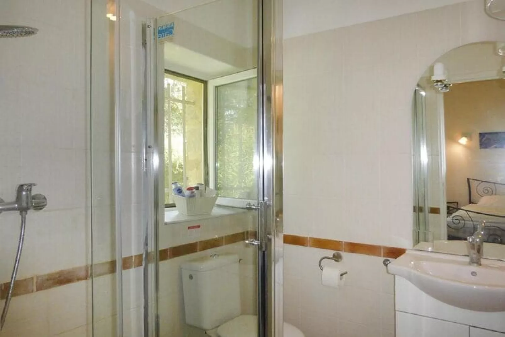 Ferienwohnung in Caderousse-Bathroom
