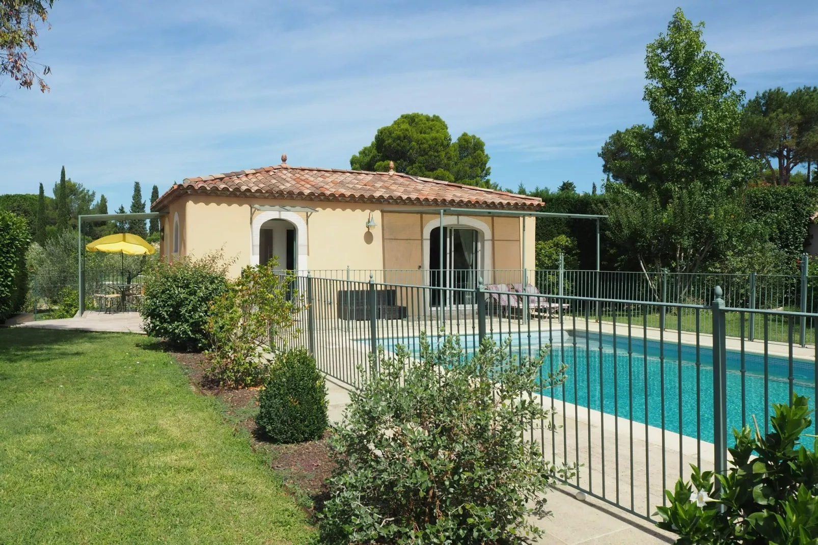 Ferienhaus in L'Isle-sur-la-Sorgue-Exterior summer