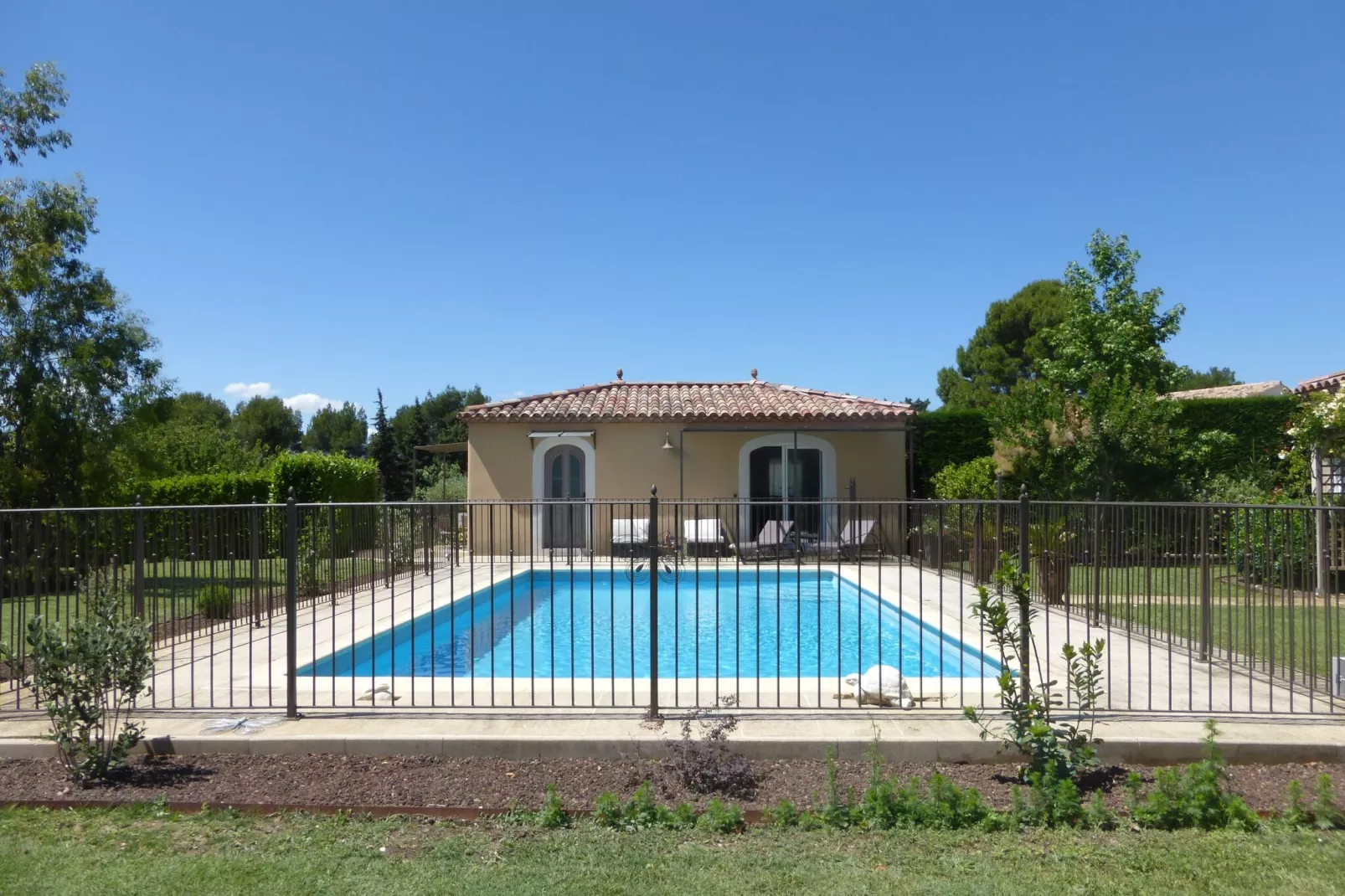 Ferienhaus in L'Isle-sur-la-Sorgue-Exterior summer