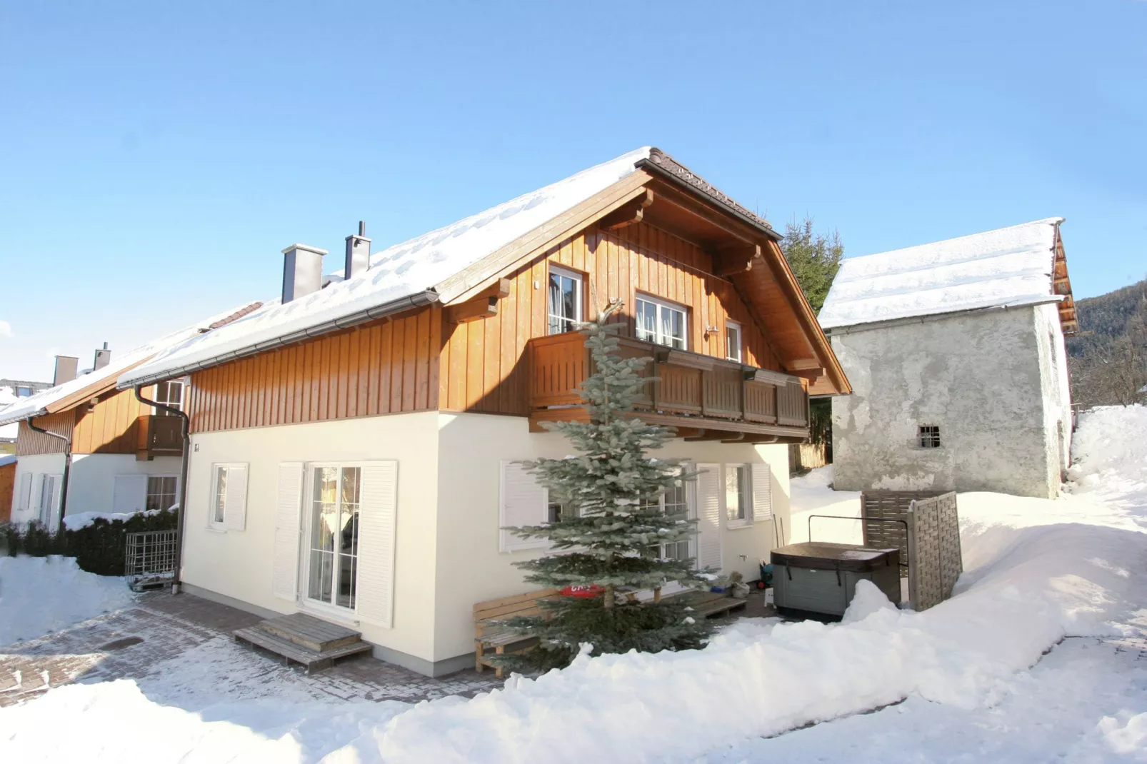 Chalet an der Piste-Außenbereich Winter