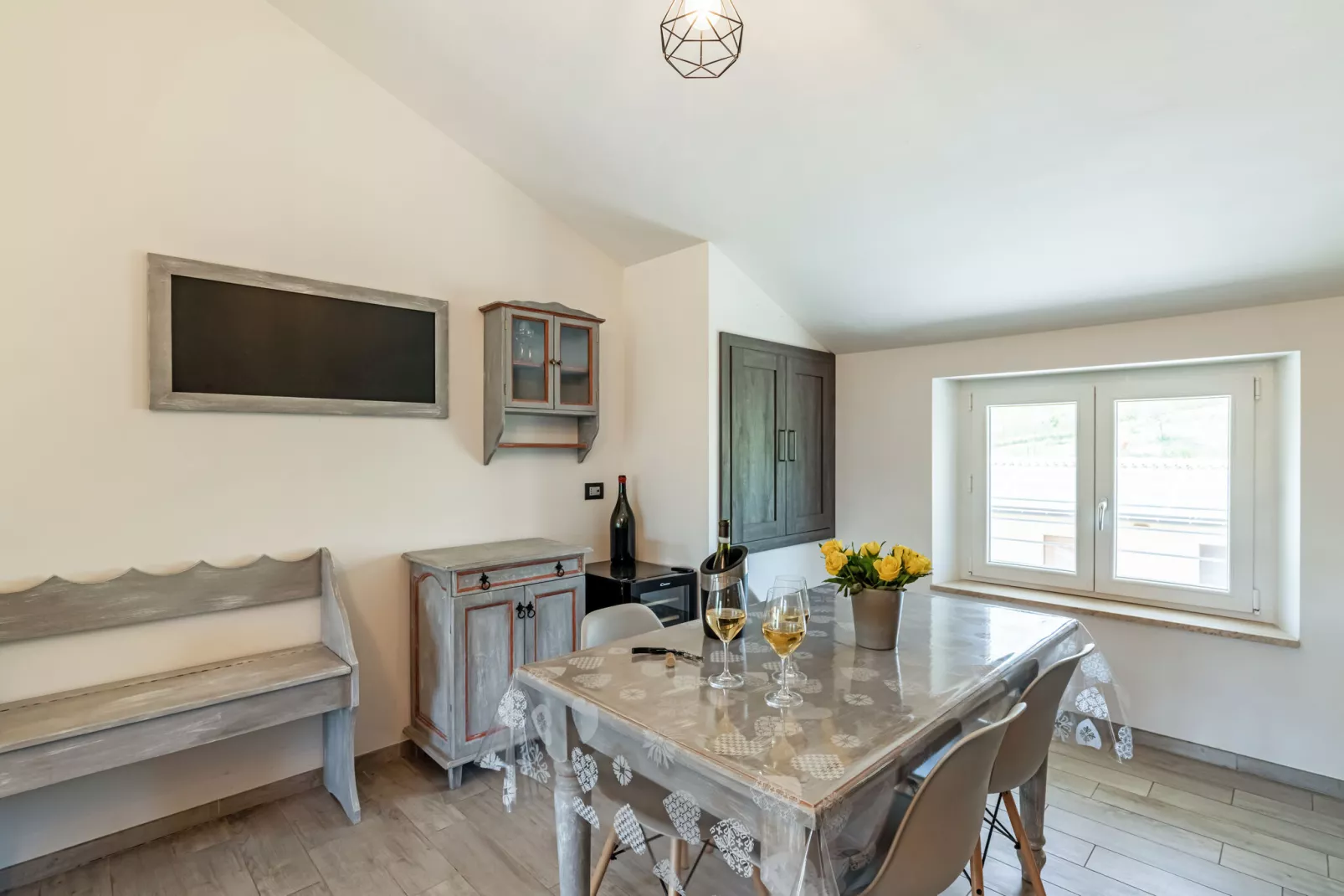 La Casa del Verdicchio-Dining room