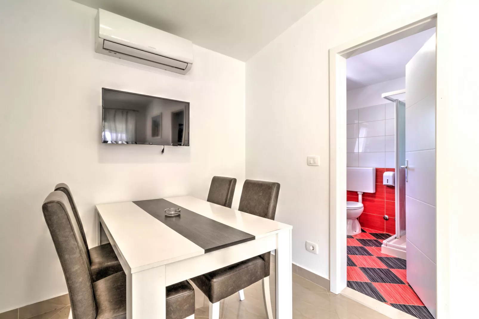 KUĆICA 2-Dining room