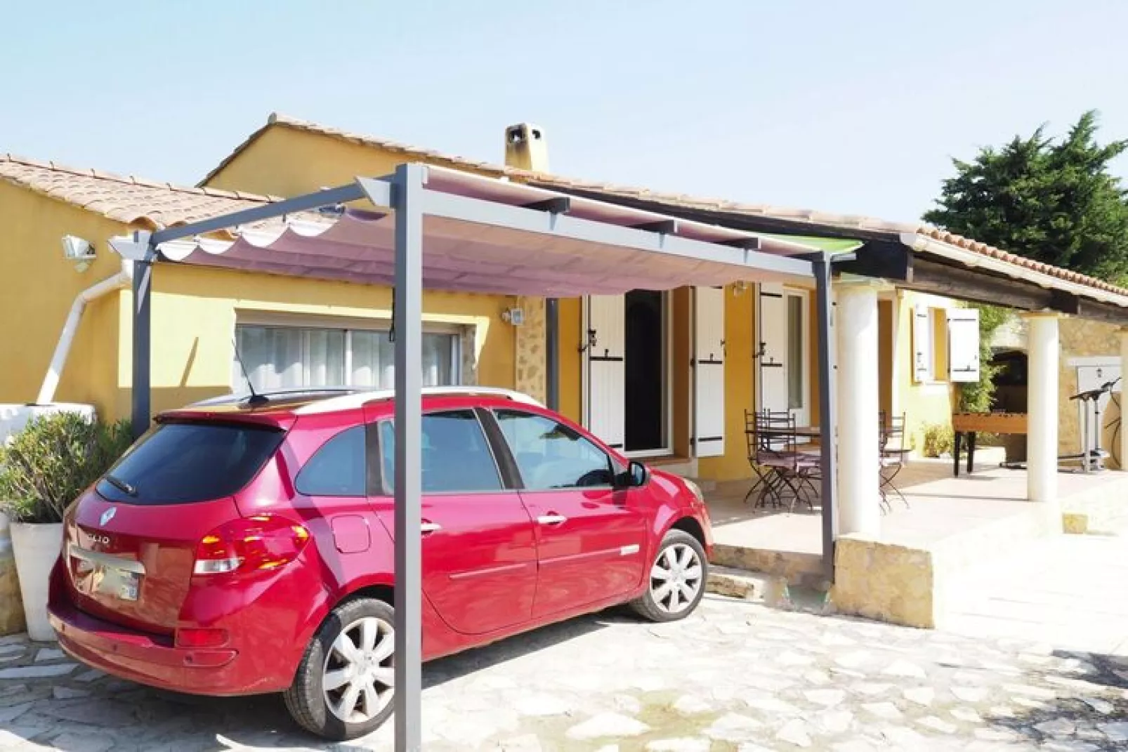 Ferienhaus in Roaix-Terrassenbalkon