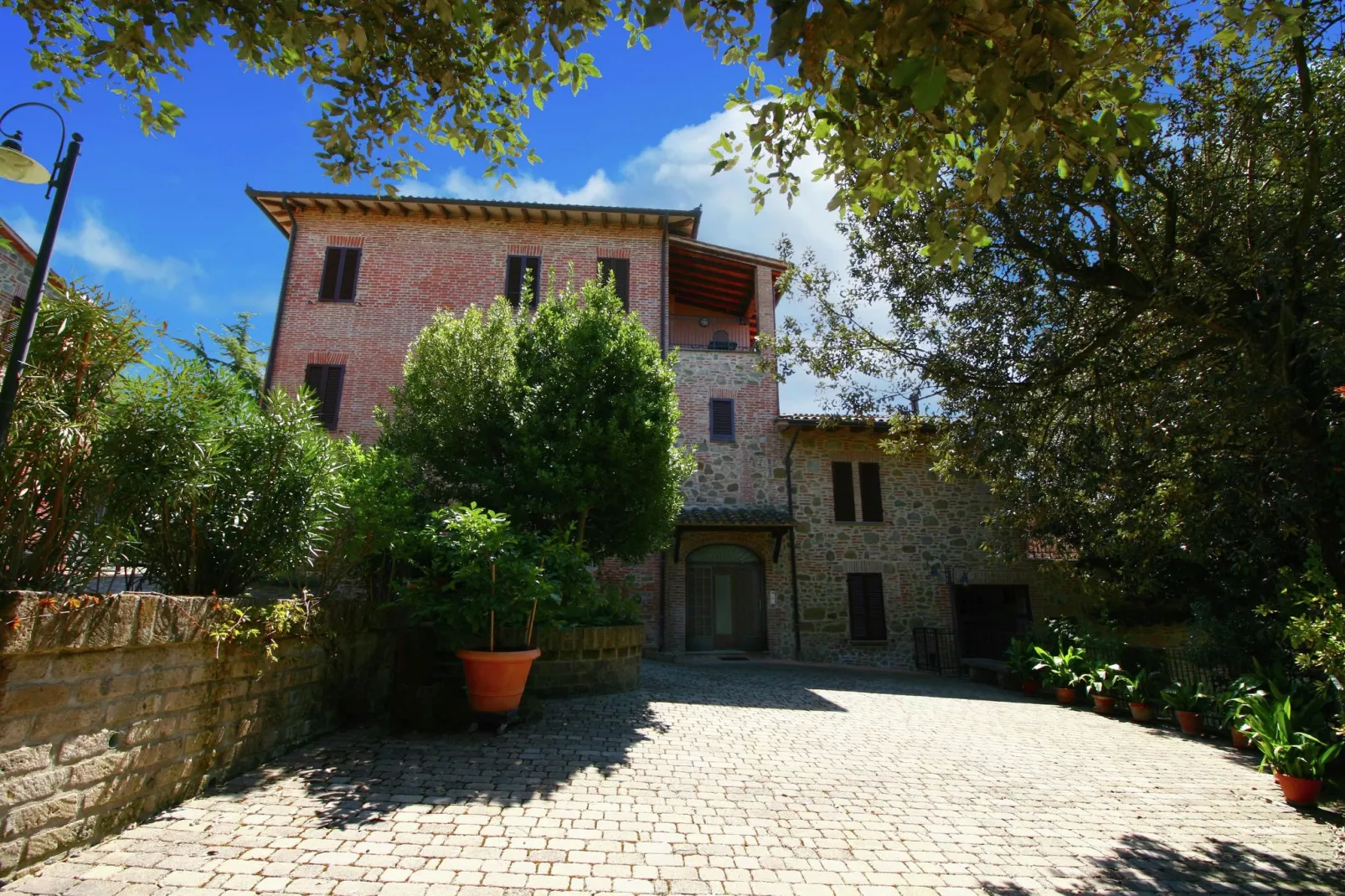 Palatre-Exterior summer