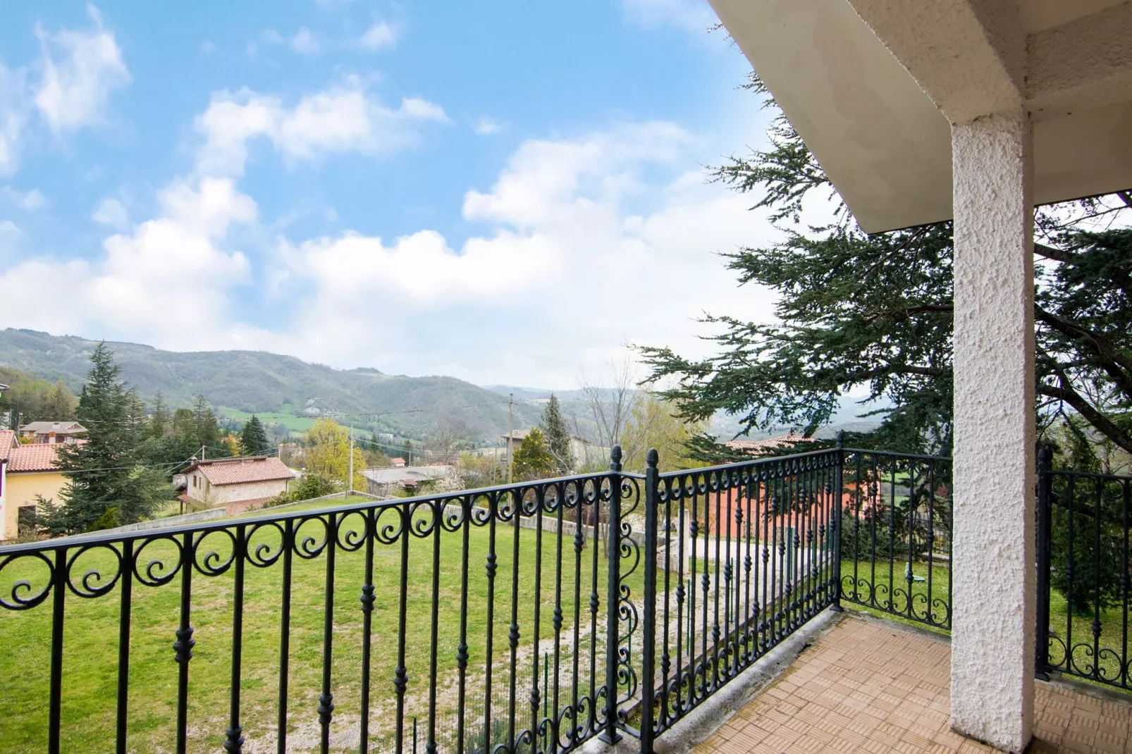 Casa delle Aquile-View summer
