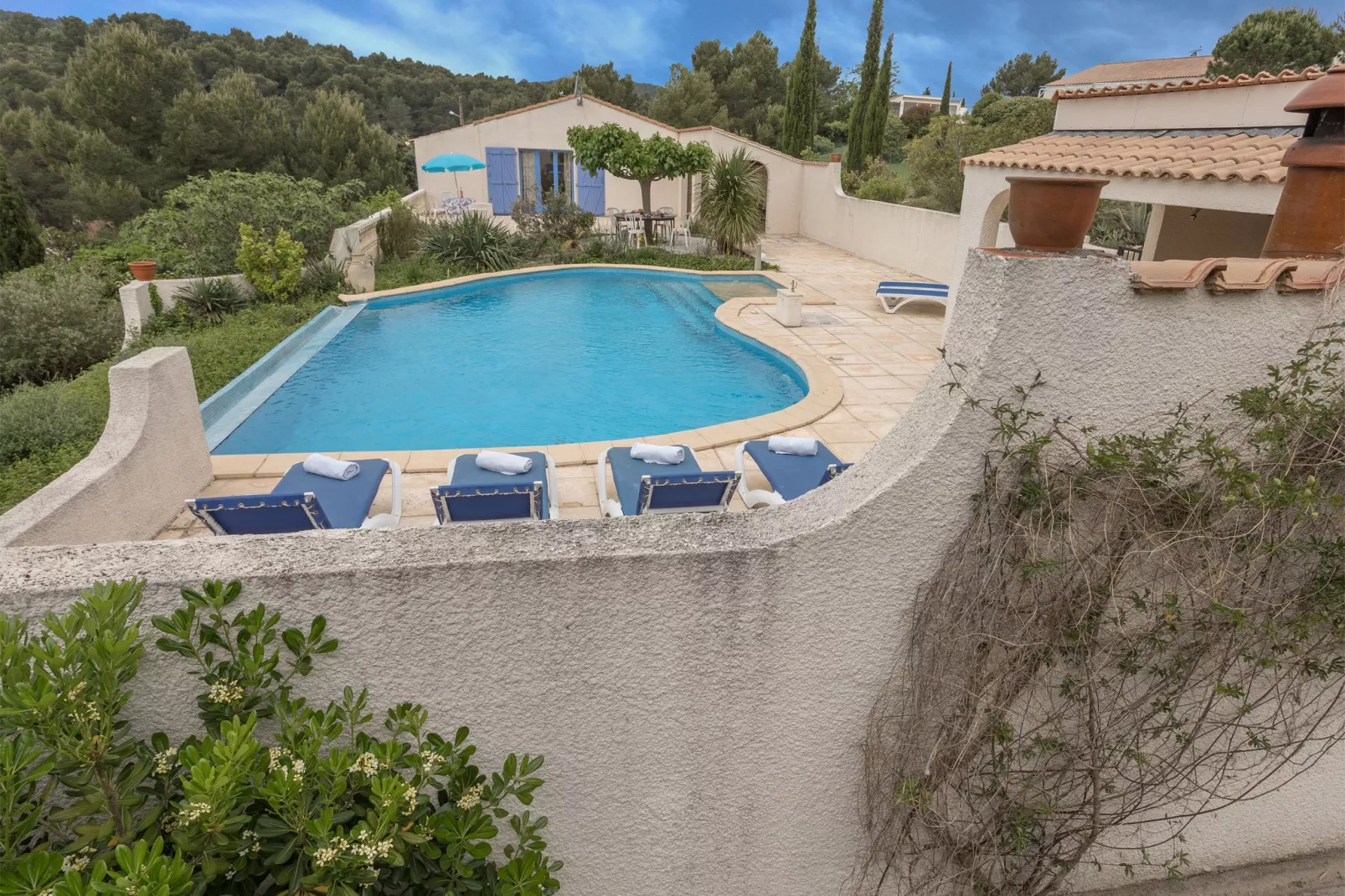 Gilde d'Oc-Exterior summer
