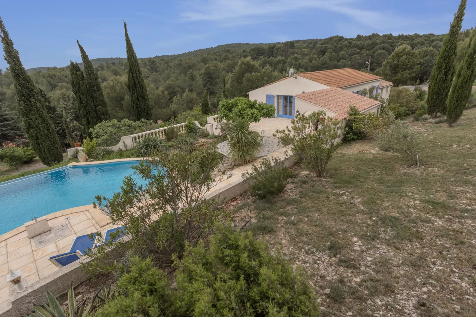 Gilde d'Oc-Exterior summer