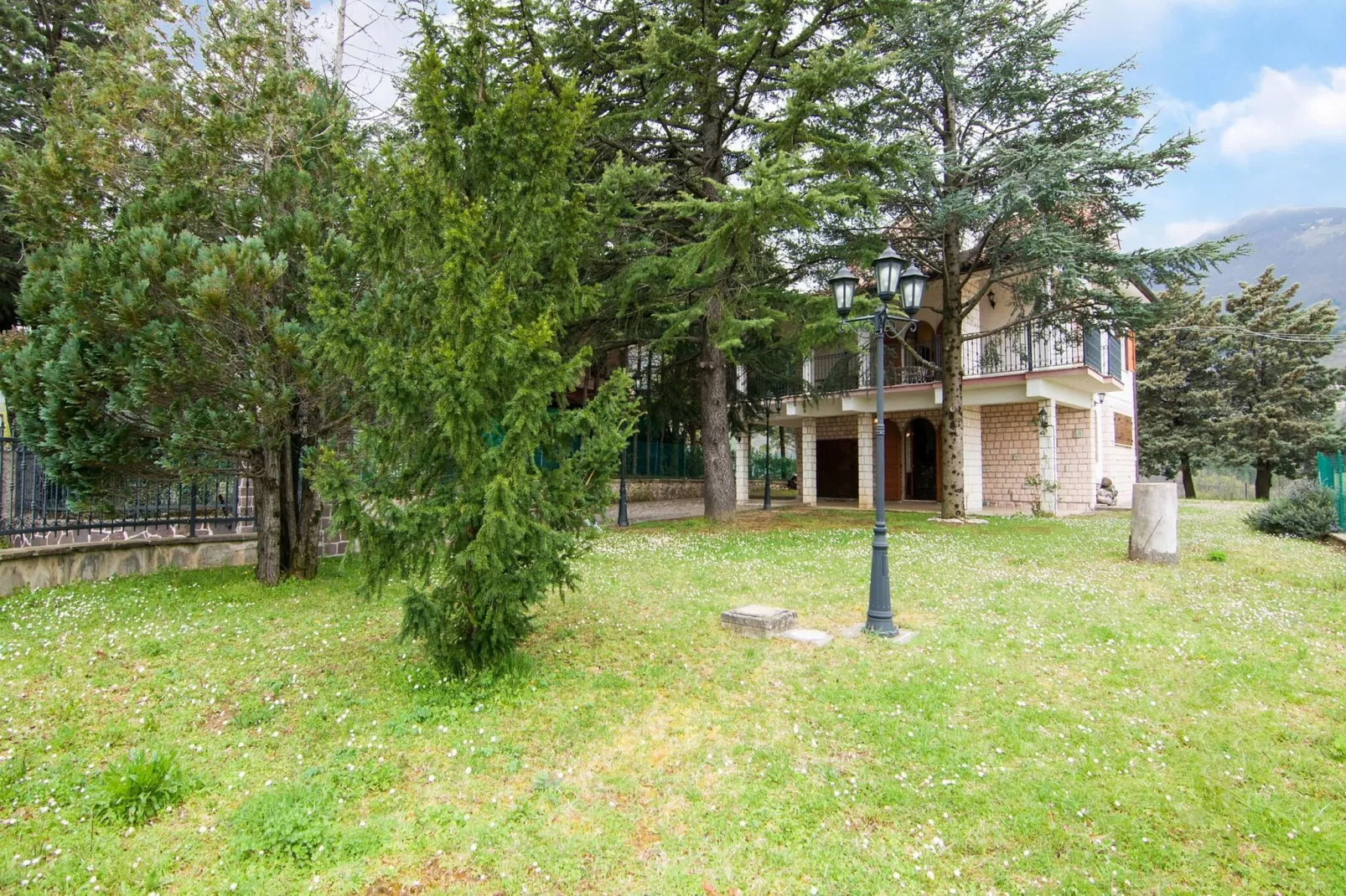 Casa delle Aquile-Gardens summer