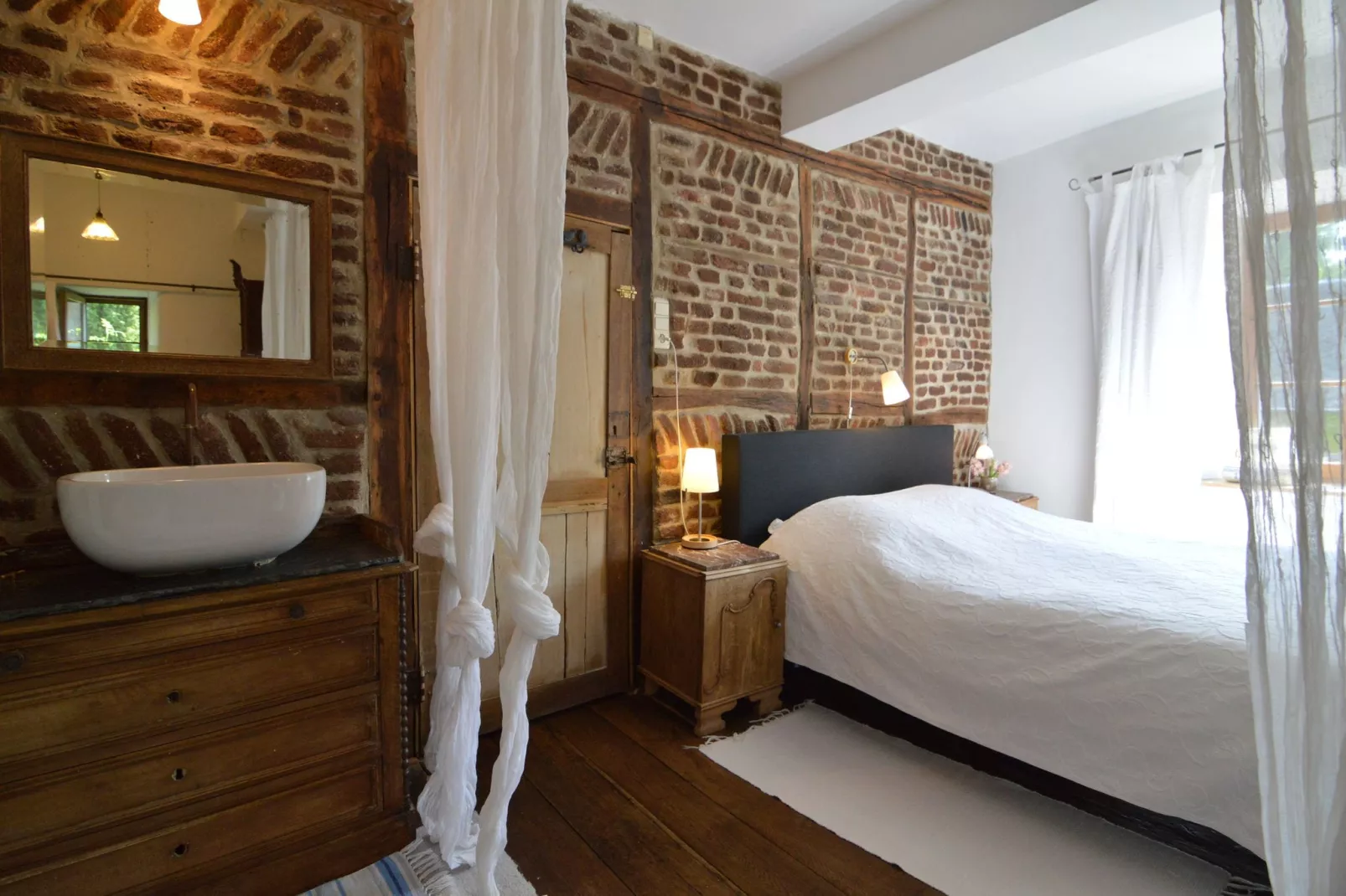 Al'Mezon-Bedroom
