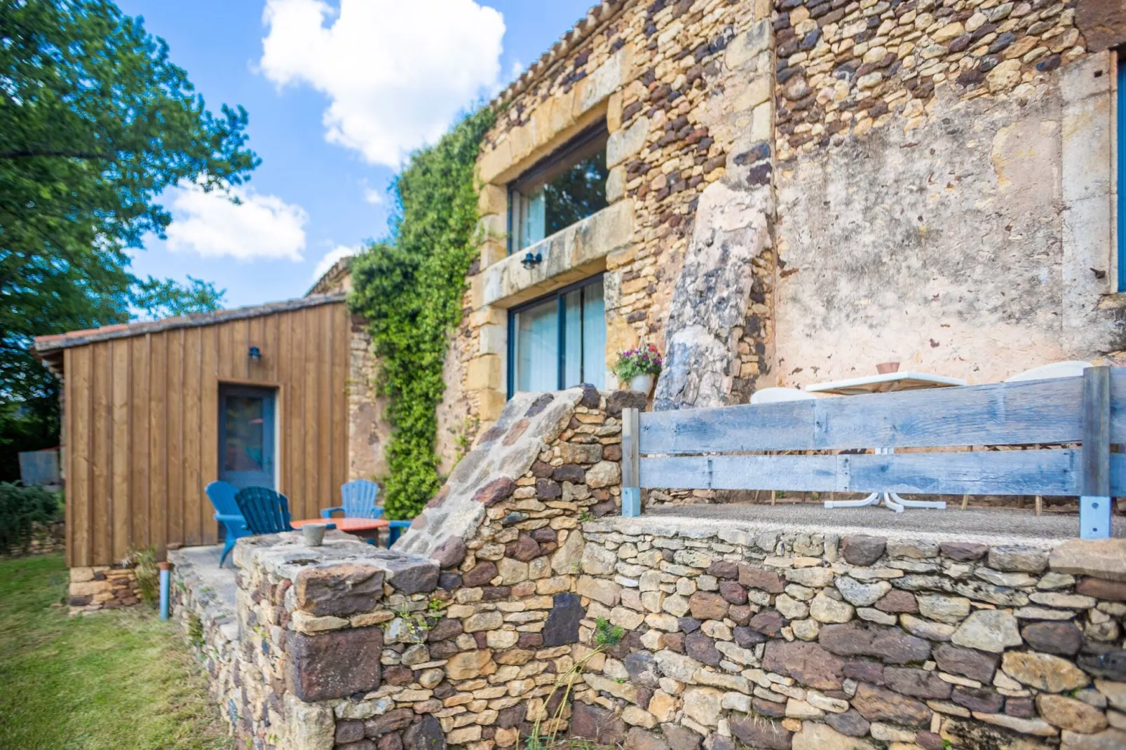 Maison au calme à Mazeyrolles-Exterior summer