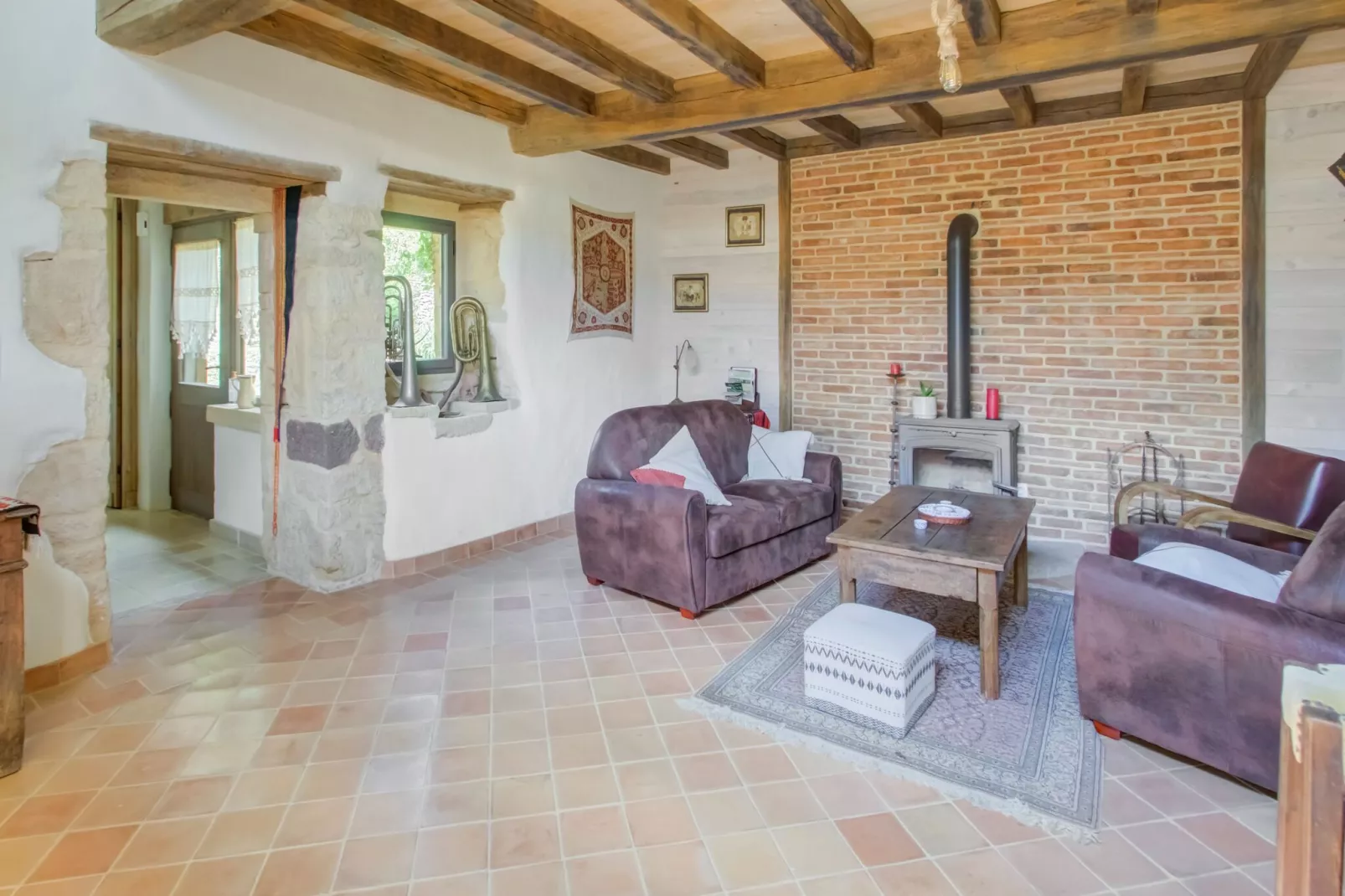 Maison au calme à Mazeyrolles-Living room