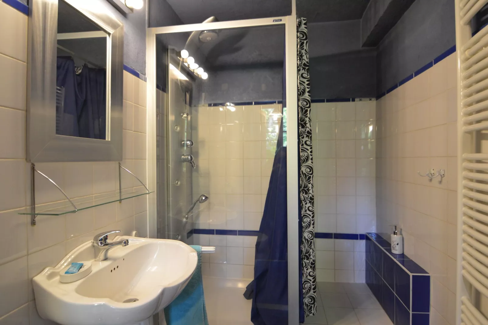 Al'Mezon-Bathroom