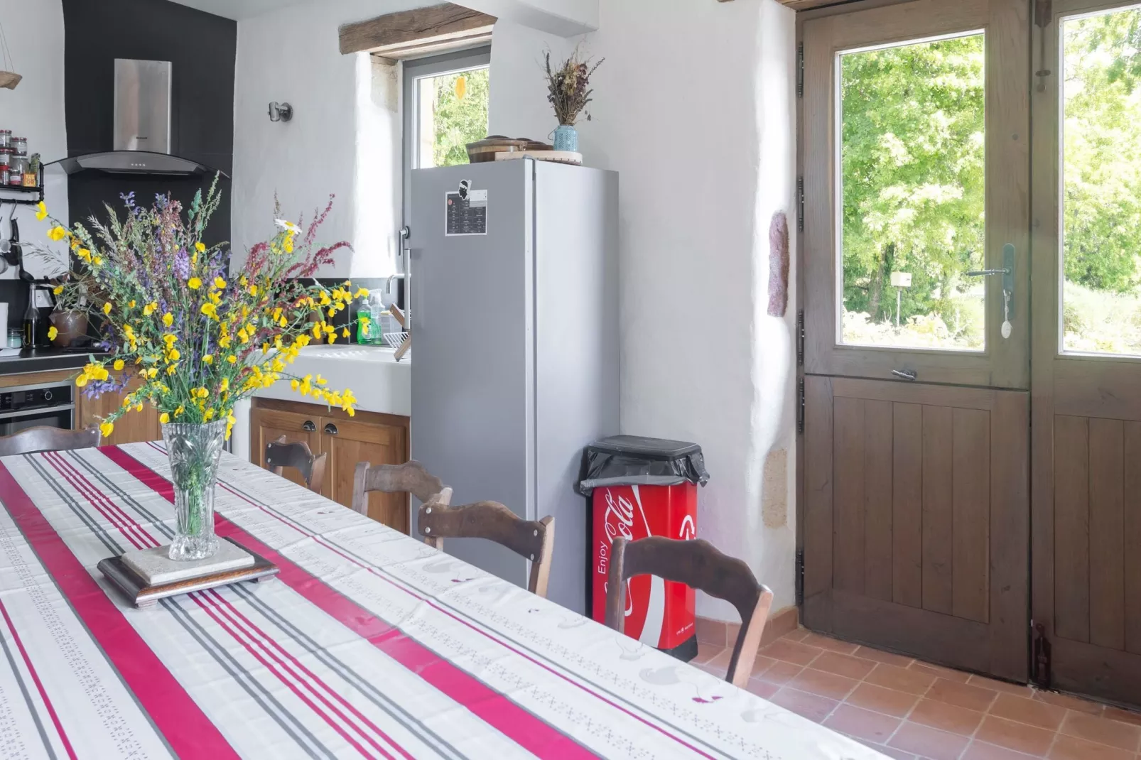 Maison au calme à Mazeyrolles-Dining room