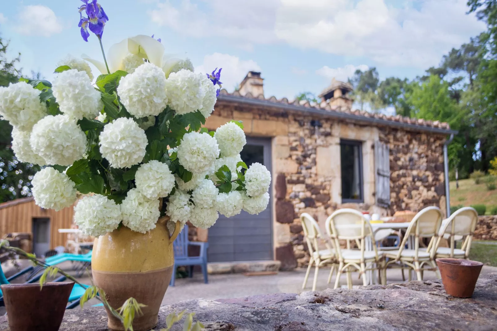 Maison au calme à Mazeyrolles-Terrace balcony