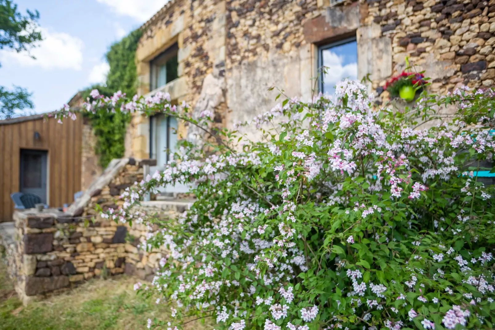 Maison au calme à Mazeyrolles-Gardens summer