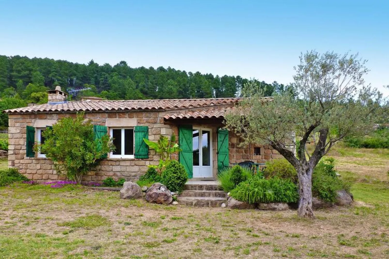 Steinhaus in Chambonas / Les Oliviers-Extérieur été