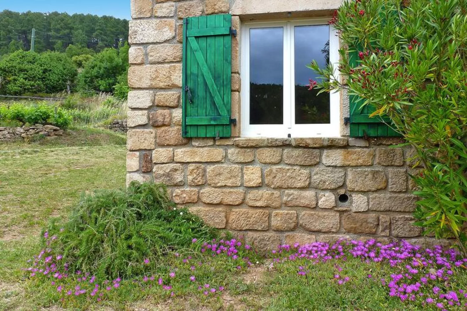 Steinhaus in Chambonas / Les Oliviers-Extérieur été