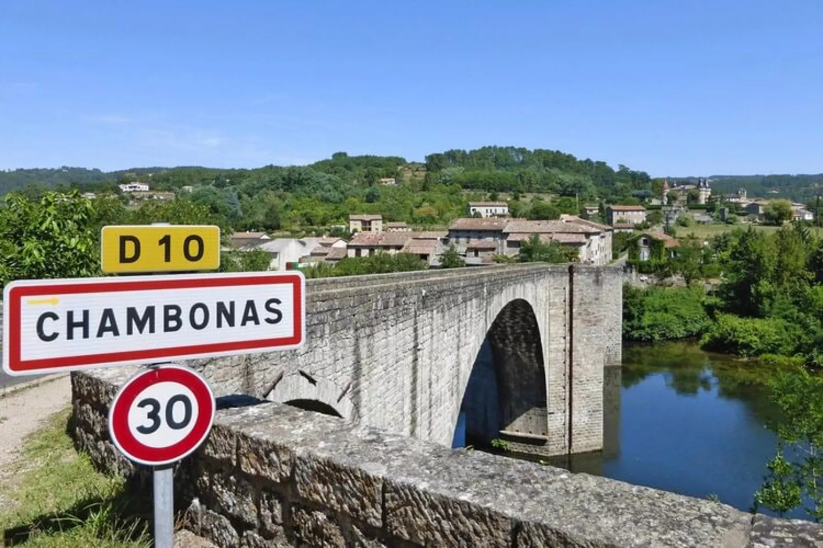 Steinhaus in Chambonas / Les Oliviers-Zones d'été à 1 km