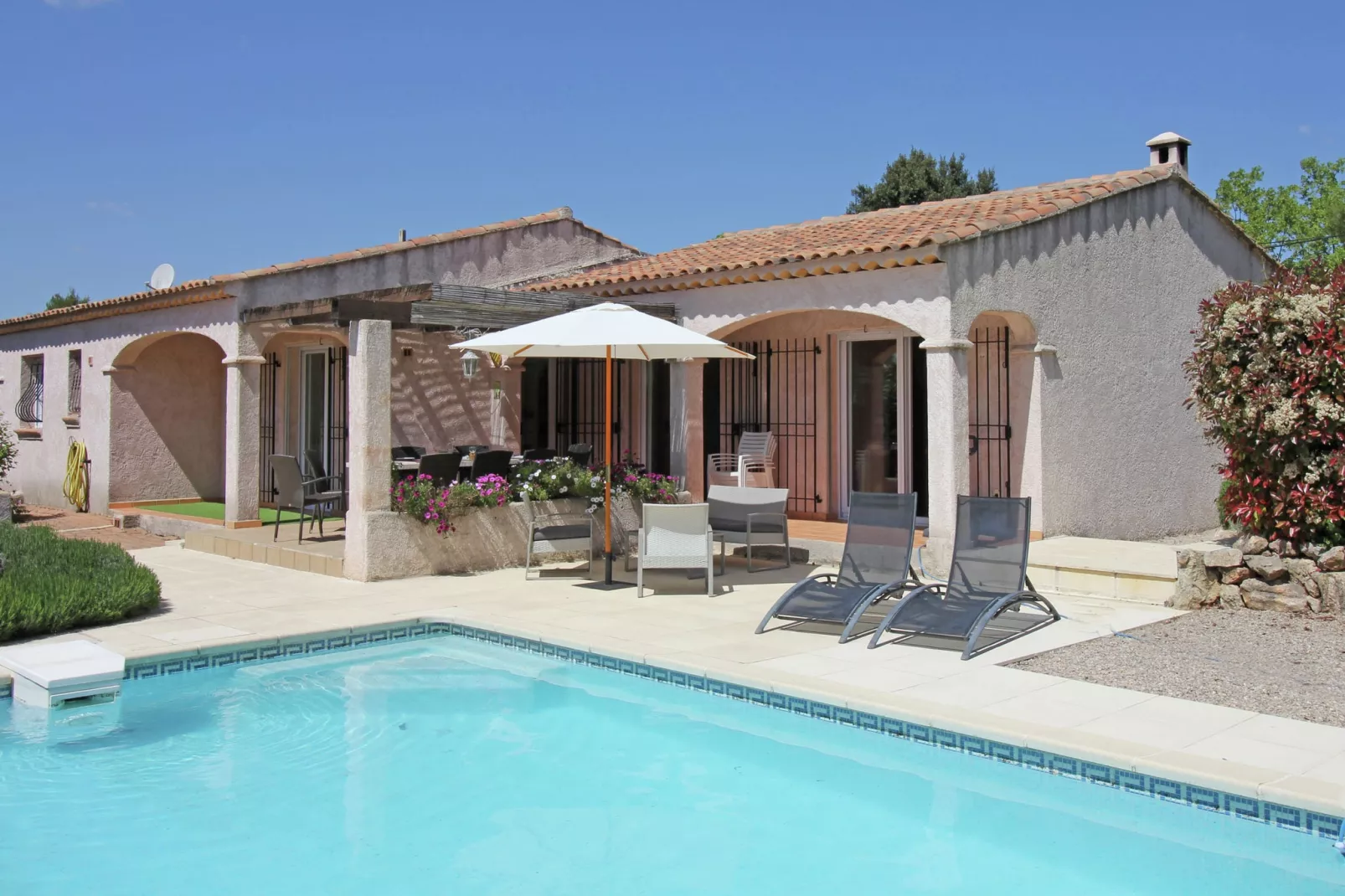 Mas du Pairois-Exterior summer