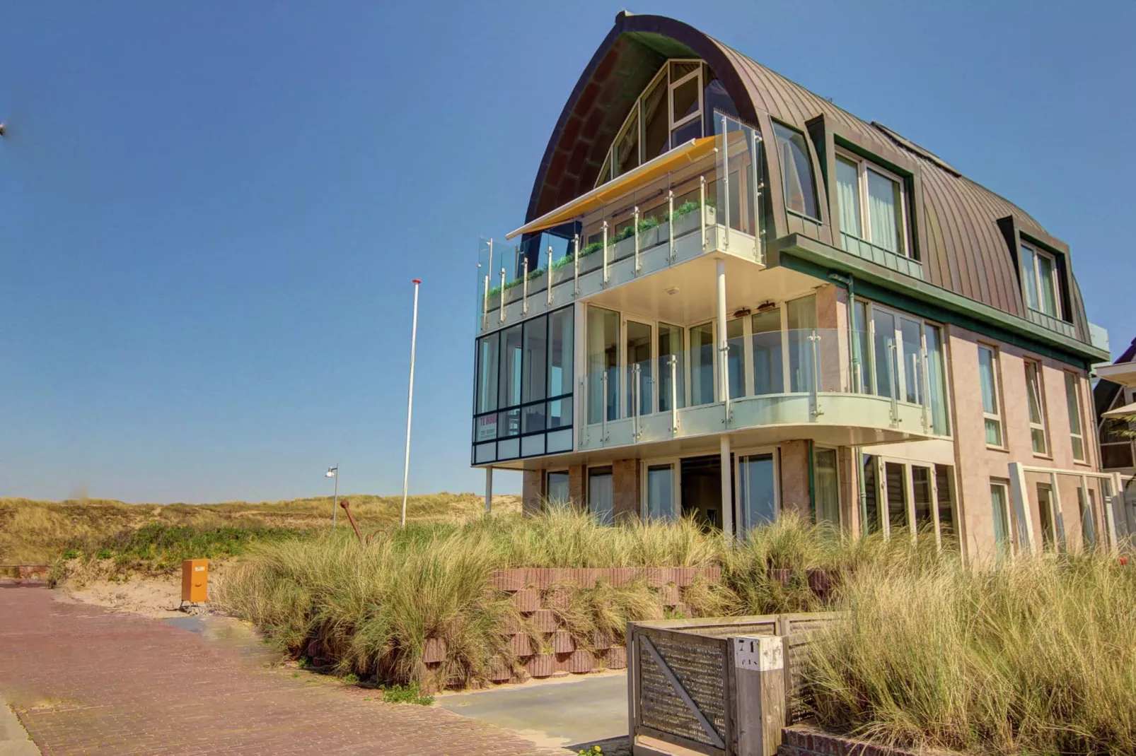 De ZeeParel Red Lobster-Exterior summer