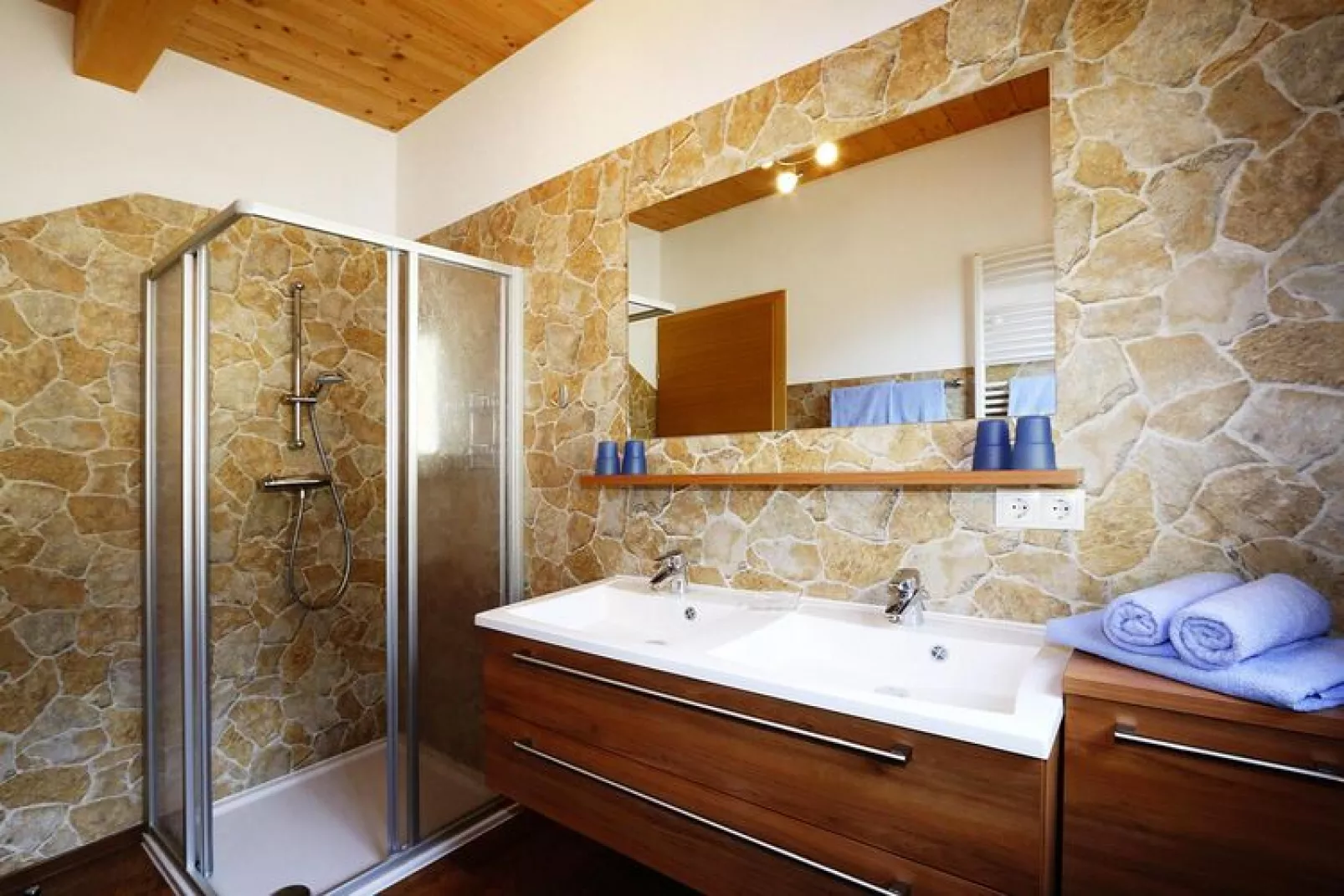 Vogalnest-Bathroom