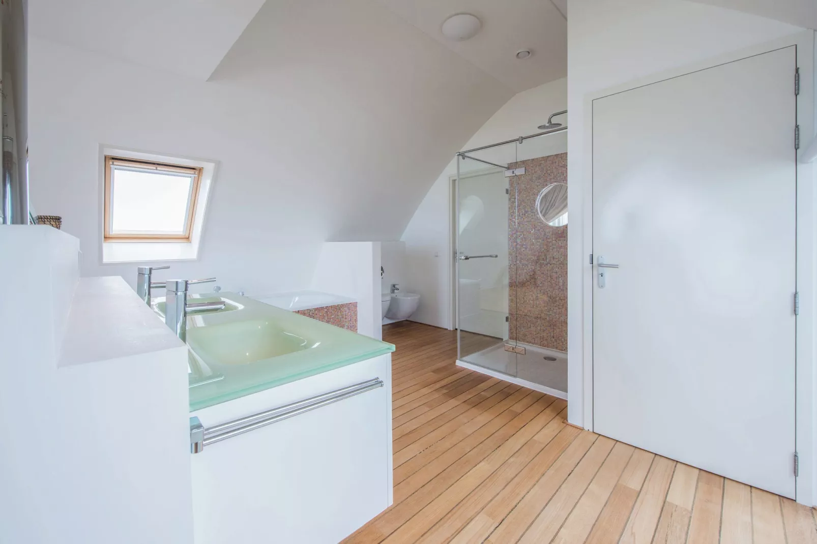 De ZeeParel Pink Shrimp-Bathroom