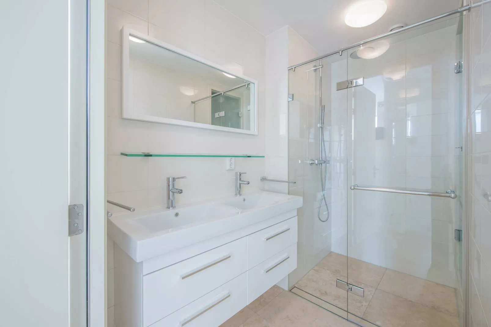 De ZeeParel Pink Shrimp-Bathroom