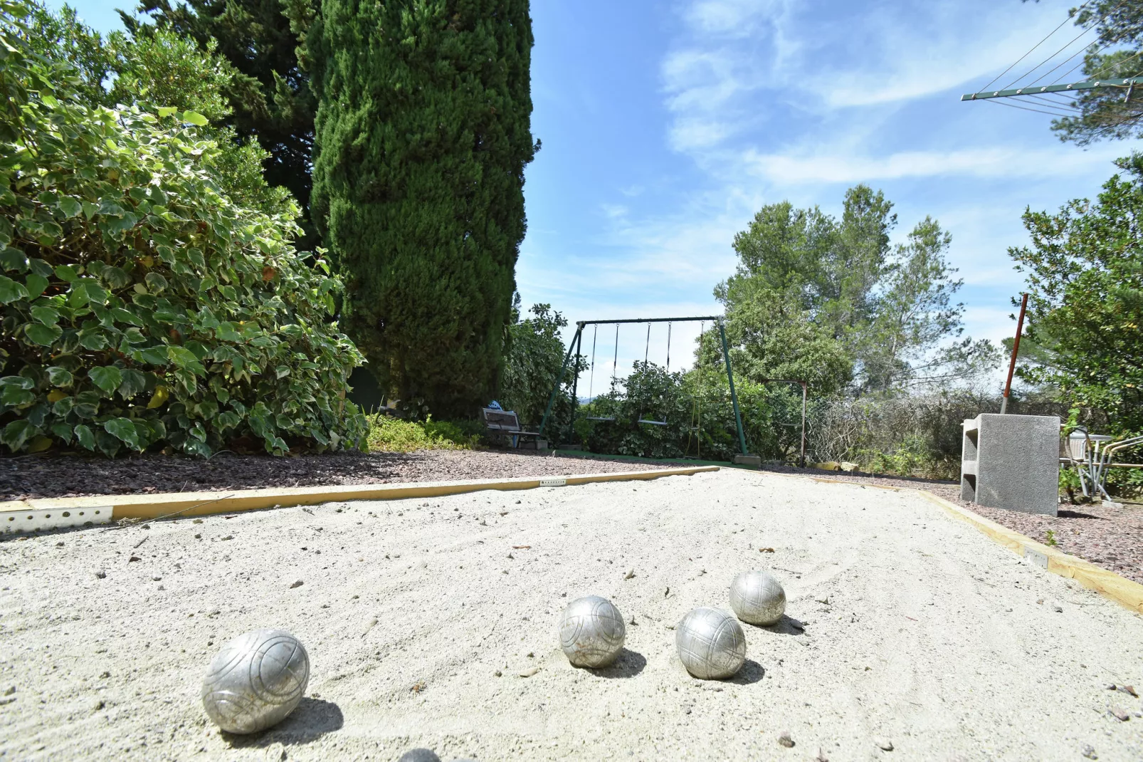 Villa Cigalières-Gardens summer