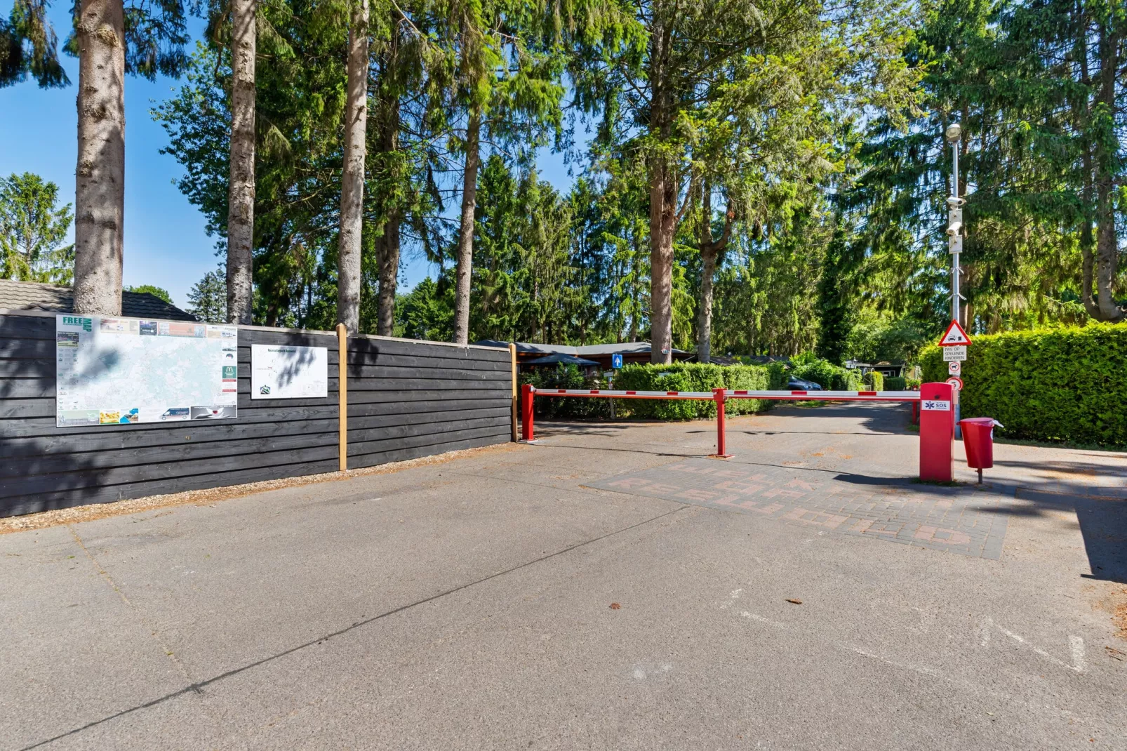 Pinksterbloem-Park facilities
