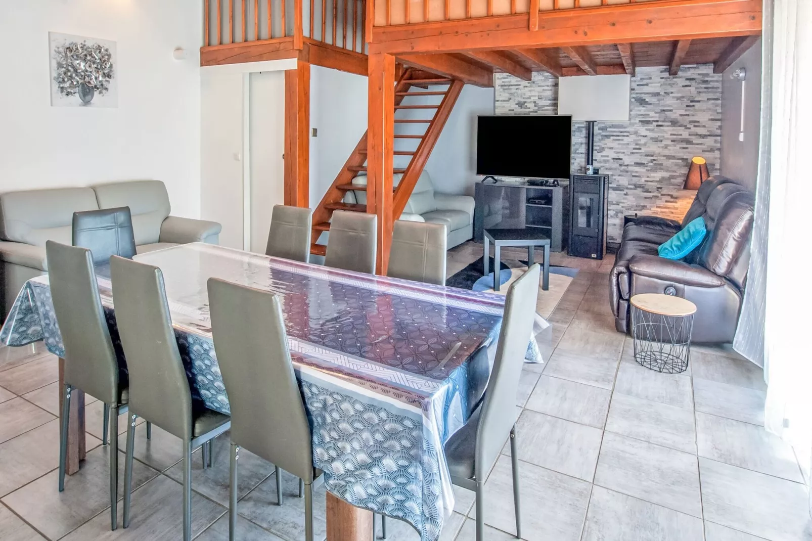 Le Champlain-Living room
