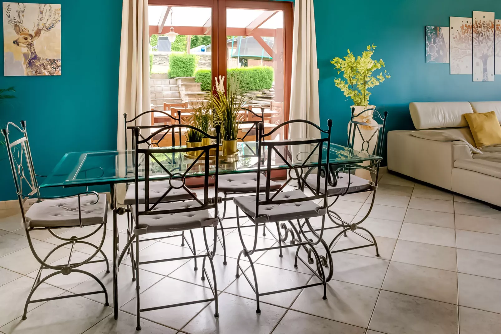 Gîte de 8 personnes avec piscine-Dining room