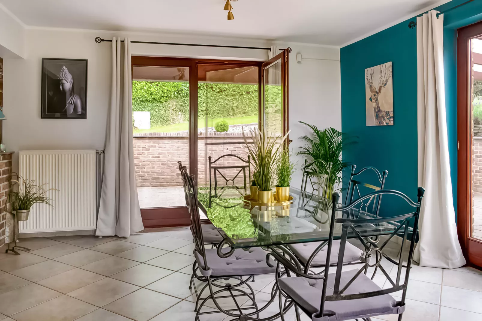 Gîte de 8 personnes avec piscine-Dining room