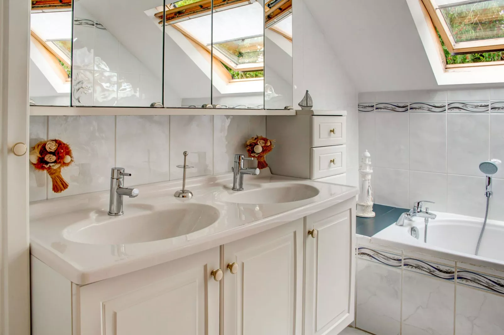 Gîte de 8 personnes avec piscine-Bathroom